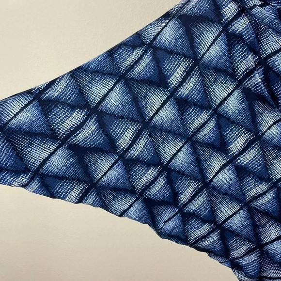 BCBGMAXAZRIA blue geometric print asymmetric midi dress size medium - Picture 7 of 8